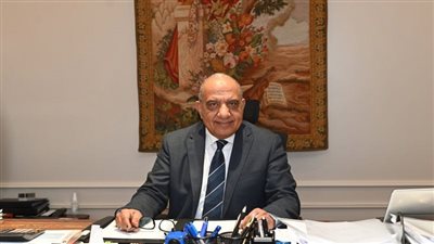 وزير الكهرباء يتابع مشروعات استخراج العناصر الأرضية النادرة