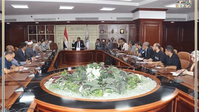 اجتماع لمتابعة أعمال لجنة مراجعة اشتراطات السلامة الكهربائية بالمنشآت الدينية ببني سويف 