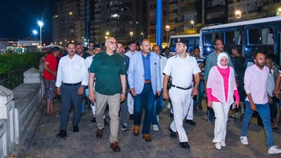جولة مفاجئة لمحافظ الإسكندرية بممشى كورنيش المنتزه