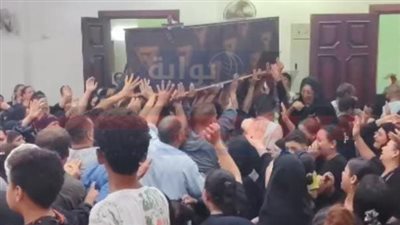 تشييع جثمان يوسف أشعياء أحد ضحايا مركب الهجرة غير الشرعية بالمنيا (صور)