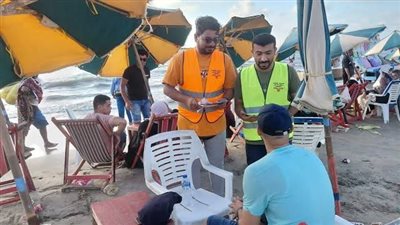 صندوق مكافحة الإدمان ينفذ حملة توعوية بين رواد شاطئ عروس البحر في سيدي بشر