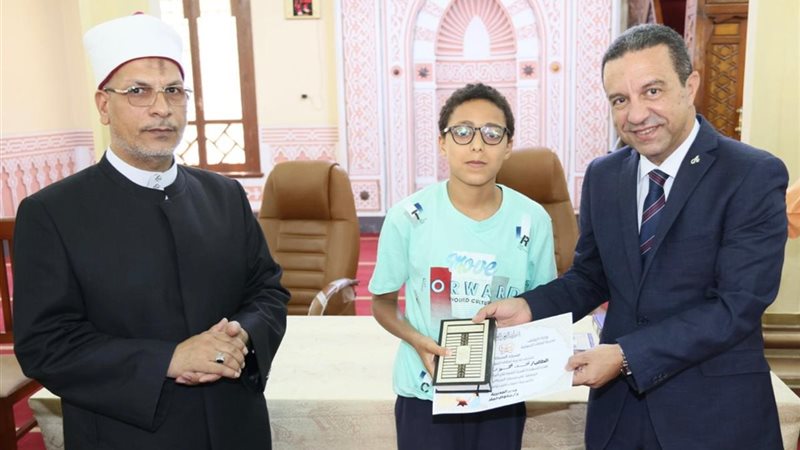 محافظ المنوفية يكرم