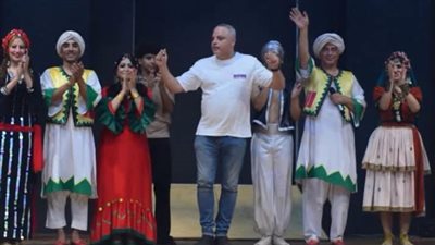 إقبال جماهيري كبير على عرض “غرام في الكرنك” في ليلته الثالثة بالإسكندرية