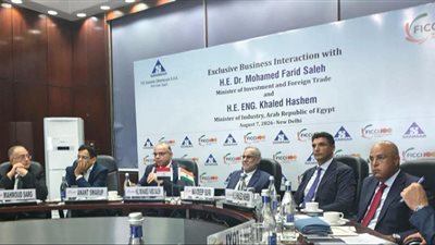 وزير الصناعة يلتقي أعضاء اتحاد غرف التجارة والصناعة الهندية FICCI