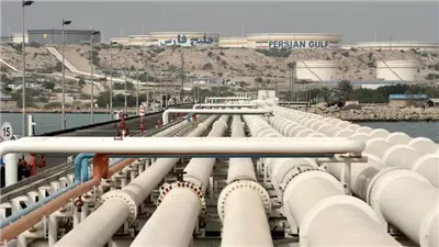فايننشال تايمز: الحصار الأمريكي يشل صادرات النفط الإيرانية من جزيرة خارك