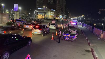 حملة مرورية مكبرة بالكورنيش الغربي في سوهاج لضبط المخالفات وفحص تراخيص السيارات