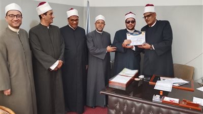 مدير مديرية أوقاف الإسكندرية يكرم عددًا من العاملين بالمديرية من ذوي الهمم