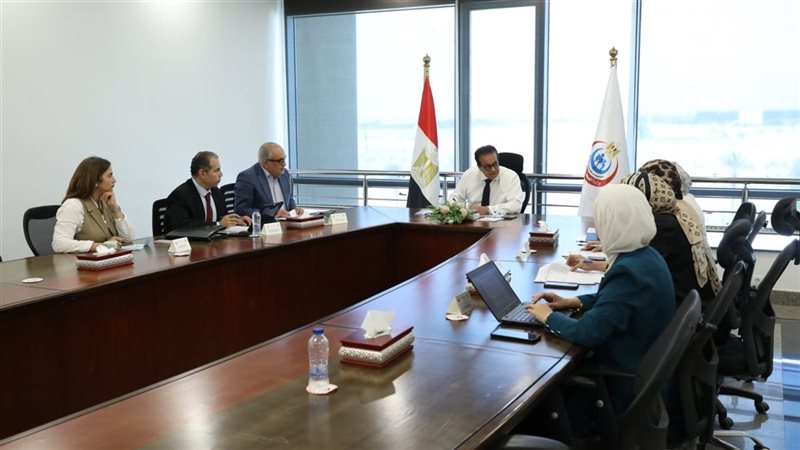 اجتماع وزير الصحة