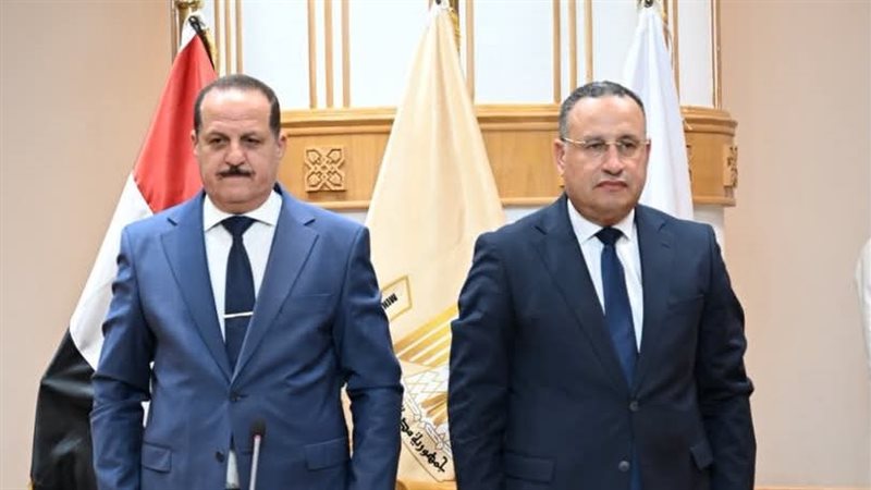 الدكتور عبد العزيز
