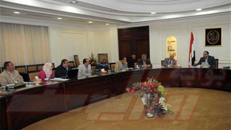 وزير الإسكان يطالب