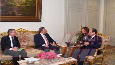 تفاصيل استقبال السيسي للمستشار الألماني السابق 