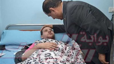 بالصور .. محافظ الغربية يزور مصابى حادث تفجير كنيسة مار جرجس للإطمئنان على حالتهم الصحية