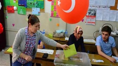 بدء التصويت في استفتاء على إجراء تعديلات دستورية بتركيا