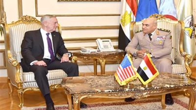 وزير الدفاع يناقش مع نظيره الأمريكى تطورات الأوضاع على الساحتين الإقليمية والدولية