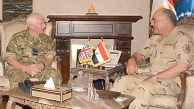 الفريق محمود حجازي رئيس أركان حرب القوات المسلحة يلتقي مدير جهاز المخابرات العسكرية البريطانية