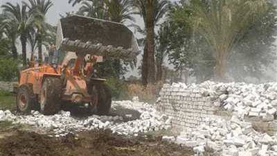 إزالة 48 حالة تعد علي أملاك الدولة بقطور