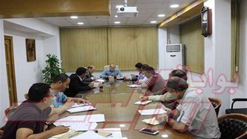 محافظ دمياط يعقد