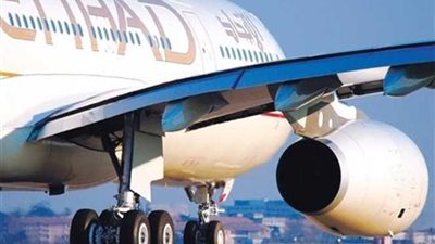 شركات الطيران الإماراتية تعلق رحلاتها الجوية إلى قطر