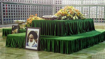 محافظ طهران: أحد الانتحاريين فجر نفسه والشرطة قتلت آخر عند ضريح الخميني