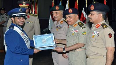 وزير الدفاع يشهد حفل تخرج دورات كلية القادة والأركان لـ دارسين من 13 دولة شقيقة وصديقة