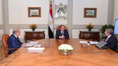 السيسى يناقش منظومة الاصلاح الاقتصادى لتوفير الحماية الاجتماعية لمحدودى الدخل مع رئيس الوزراء