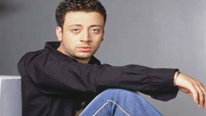 لوئ يغني شعبي لأول