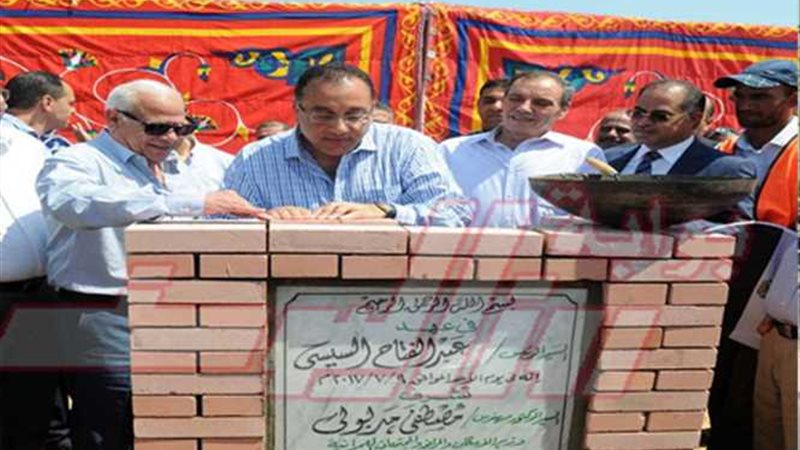 وزير الإسكان ومحافظ