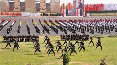 طلبة أكاديمية الشرطة يقدمون عرضًا عسكريًا أمام السيسي