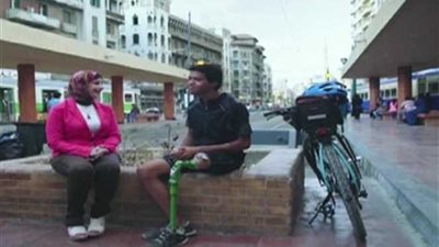 شاب من ذوي الاحتياجات يجوب محافظات الدلتا بدراجته لجمع الشكاوى للرئيس