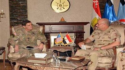 رئيس الأركان يلتقى قائد القيادة المركزية الأمريكية