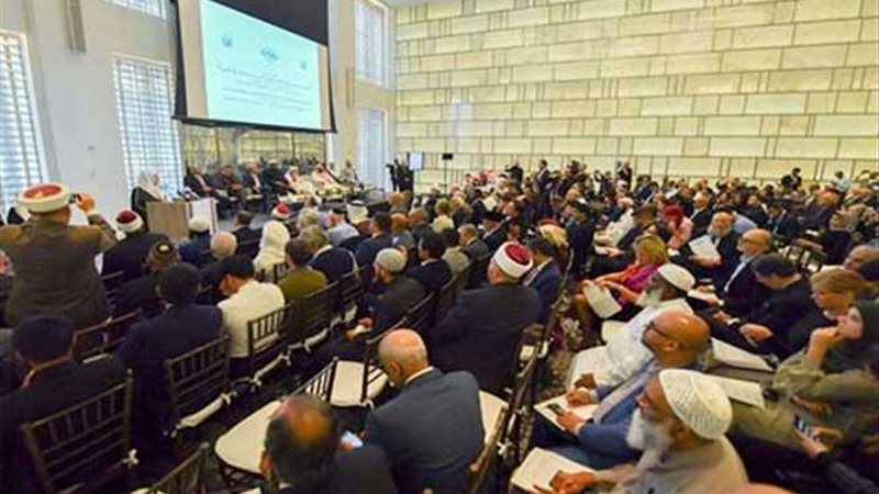 العيسى: بين العالم