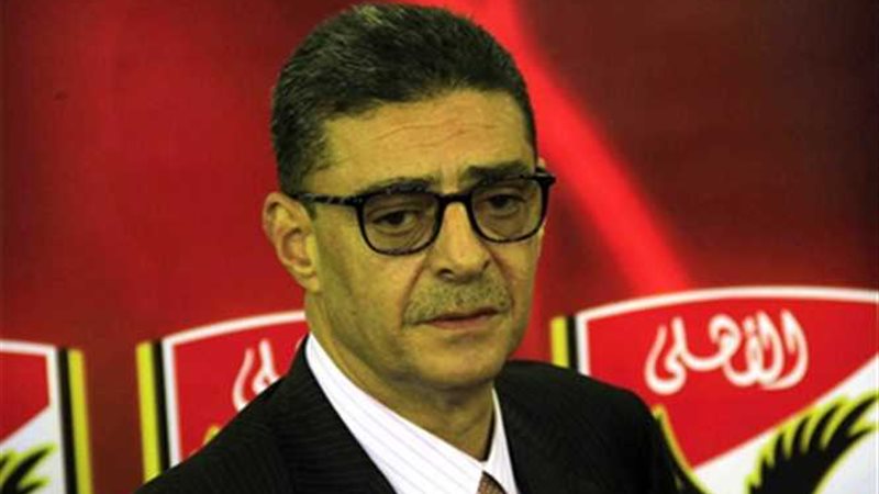 رئيس الأهلي يشيد