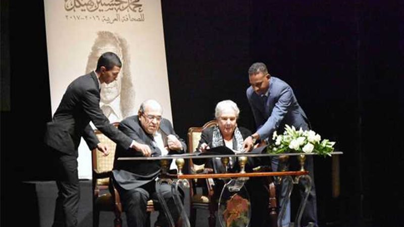 بحضور عدلي منصور