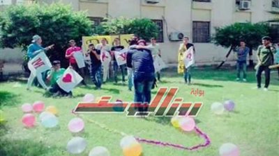 بالفيديو والصور.. أحضان وقبلات في حفل خطوبة داخل الحرم الجامعي