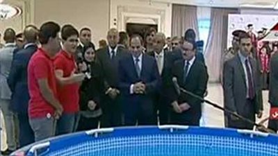 السيسي يتفقد معرض رواد تكنولوجيا المستقبل