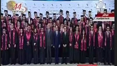 صور تذكارية للسيسي مع شباب مبادرة تكنولوجيا المستقبل