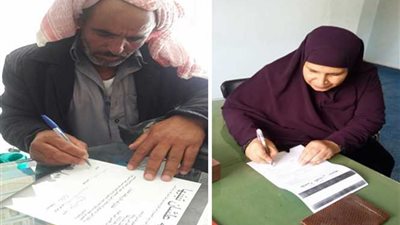 مواطنون بحي المناخ يوقعون استمارة 