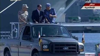 السيسى يتفقد الوحدات البحرية الجديدة بقاعدة الإسكندرية
