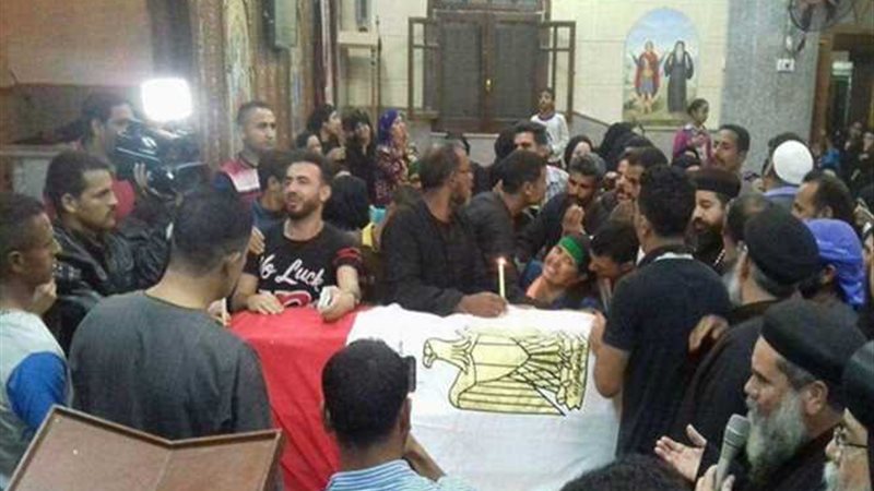 بالصور .. آلاف المواطنين