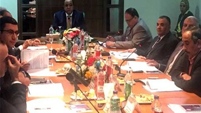 «أبو سنة»: إنشاء مخازن بسفاجا لخدمة منطقة المثلث الذهبي