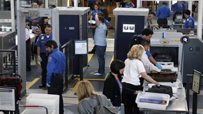 أمريكا تشدد إجراءات تفتيش القادمين إليها