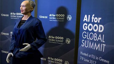 بالفيديو .. أول روبوت يفسر المشاعر ويتحاور مع البشر بالسعودية