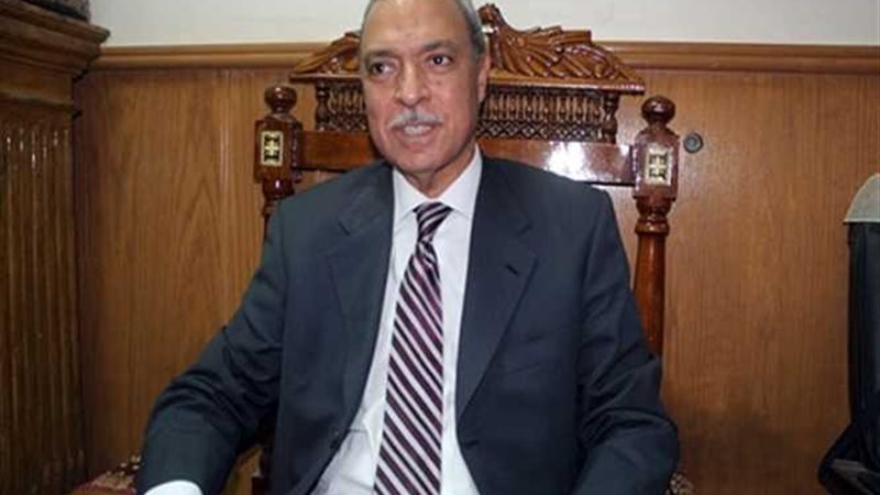 محافظ قنا يوقع على