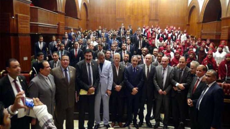 بالصور.. طلاب «حقوق