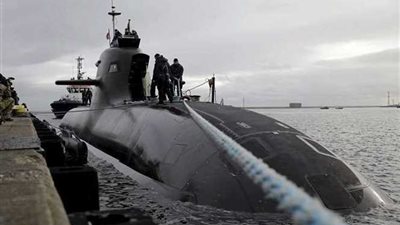 الجيش البريطاني.. عاهرات تحت الماء