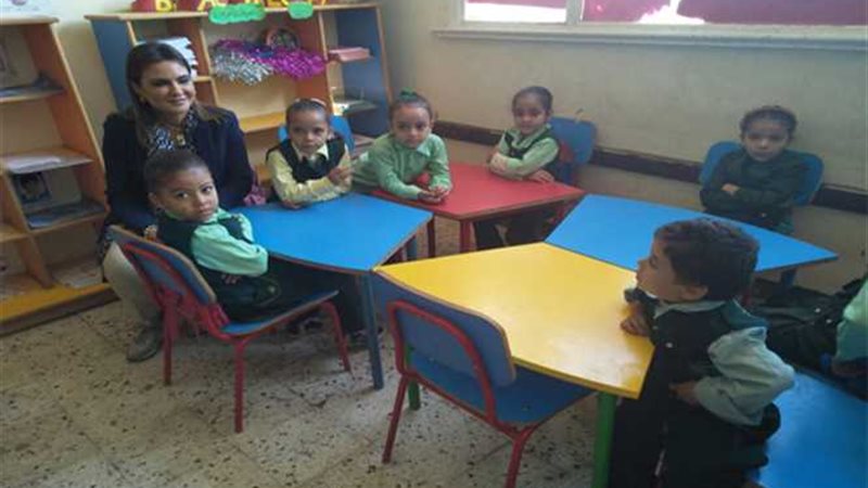 سحر نصر تزور مدرسة