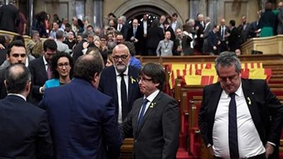 قاض إسباني يأمر باستدعاء وزراء كتالونيا للاستجواب