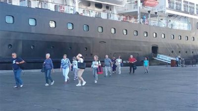 بالصور .. موانئ البحر الأحمر تستقبل 785 سائحًا من جنسيات مختلفة