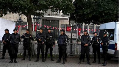 القبض على مشتبه به في تونس طعن شرطيين قرب البرلمان