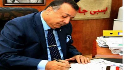 رئيس الجمعية المصرية للغاز يوقع على استمارة 